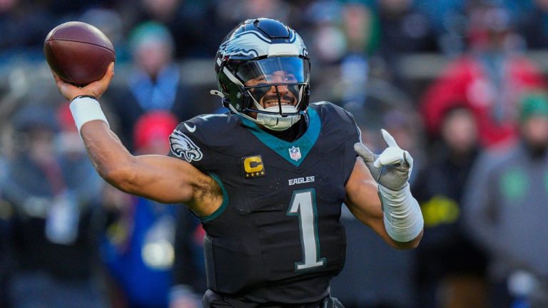 Philadelphia Eagles quarterback Jalen Hurts passes during the first half of a game against the Chicago Bears, Friday, Nov. 28, 2025, in Philadelphia. (AP Photo/Chris Szagola)