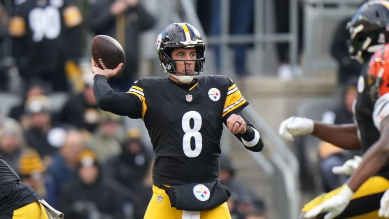 Pittsburgh Steelers quarterback Aaron Rodgers makes a pass attempt from the pocket during an NFL football game against the Cincinnati Bengals, Sunday, Nov 16, 2025, in Pittsburgh, PA. (Peter Joneleit/AP)