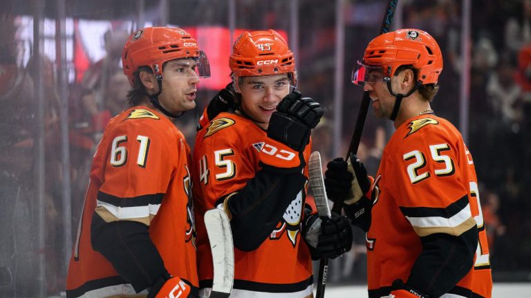 Anaheim Ducks right wing Beckett Sennecke, centre, reacts after scoring during the first period of an NHL hockey game against the New Jersey Devils, Sunday, Nov. 2, 2025, in Anaheim, Calif. (William Liang/AP)