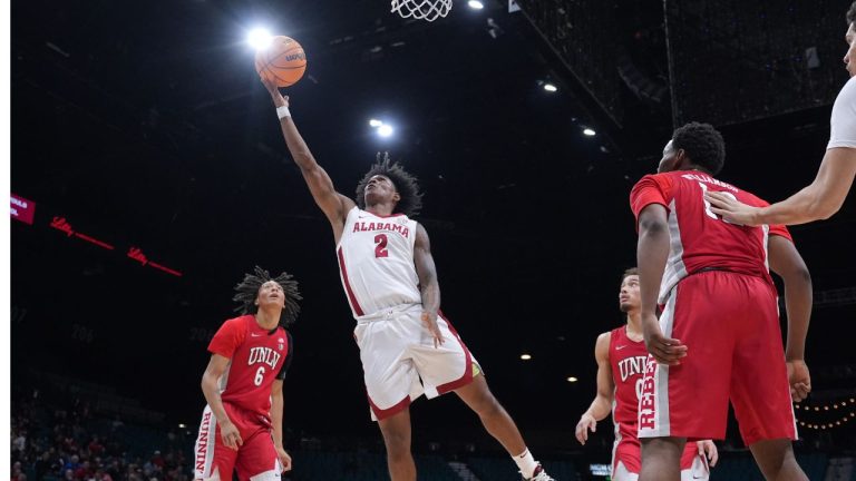 Alabama guard Aden Holloway (2) shoots against UNLV during the first half of an NCAA college basketball game in the Players Era tournament Las Vegas, Tuesday, Nov. 25, 2025. (Eric Gay/AP Photo)