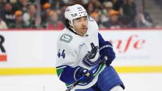 As Canucks’ trade talks heat up, Sherwood blocking out noise