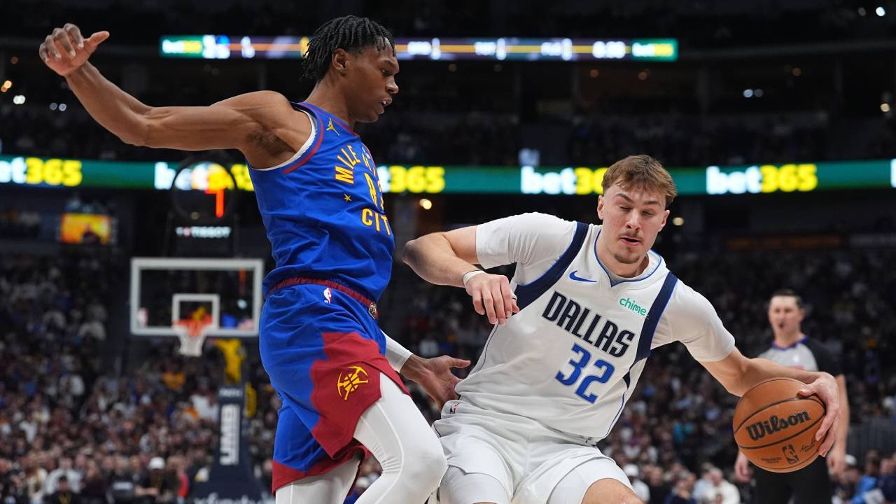 Mavericks’ Flagg denies Jokic at the rim and goes for transition bucket