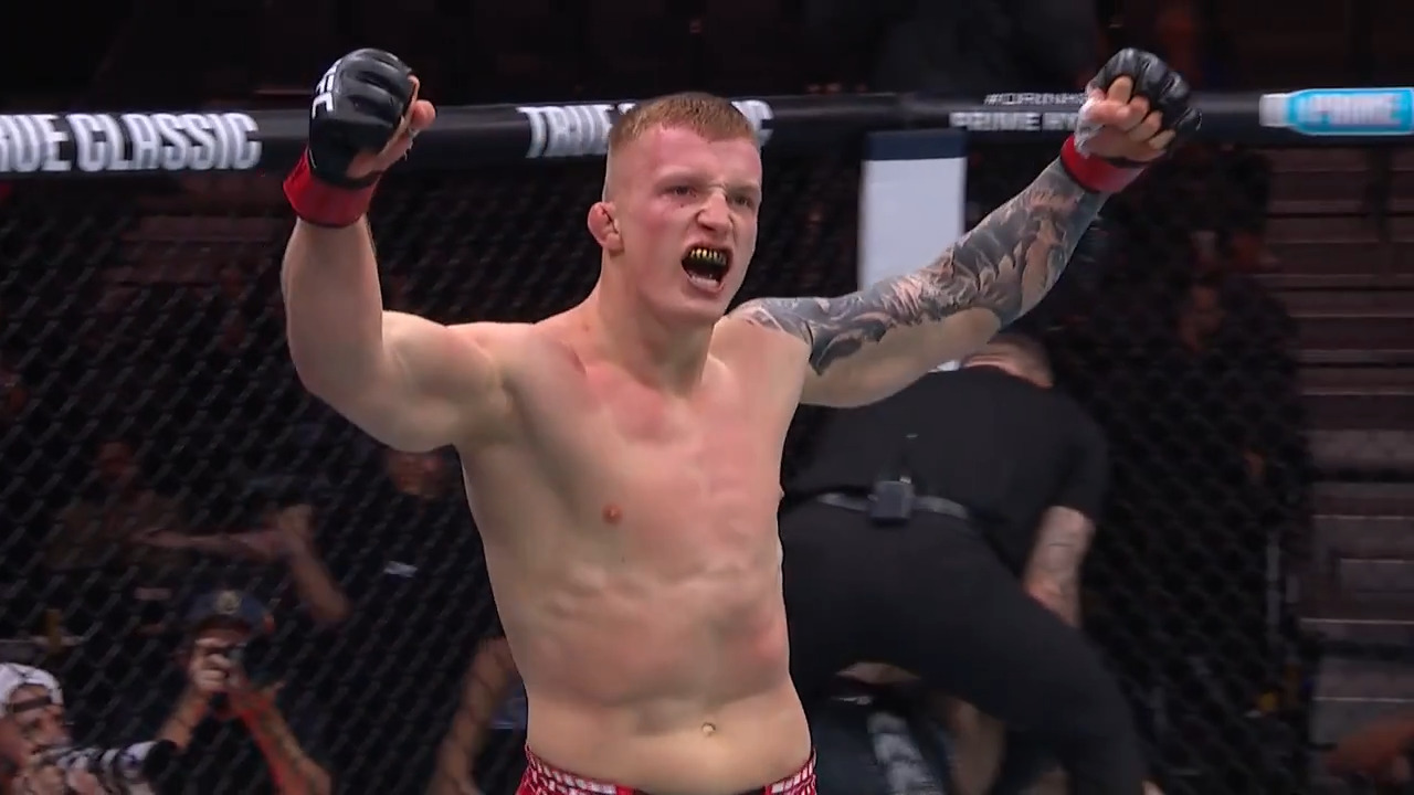 Baraniewski drops Aslan in first round to cap chaotic fight