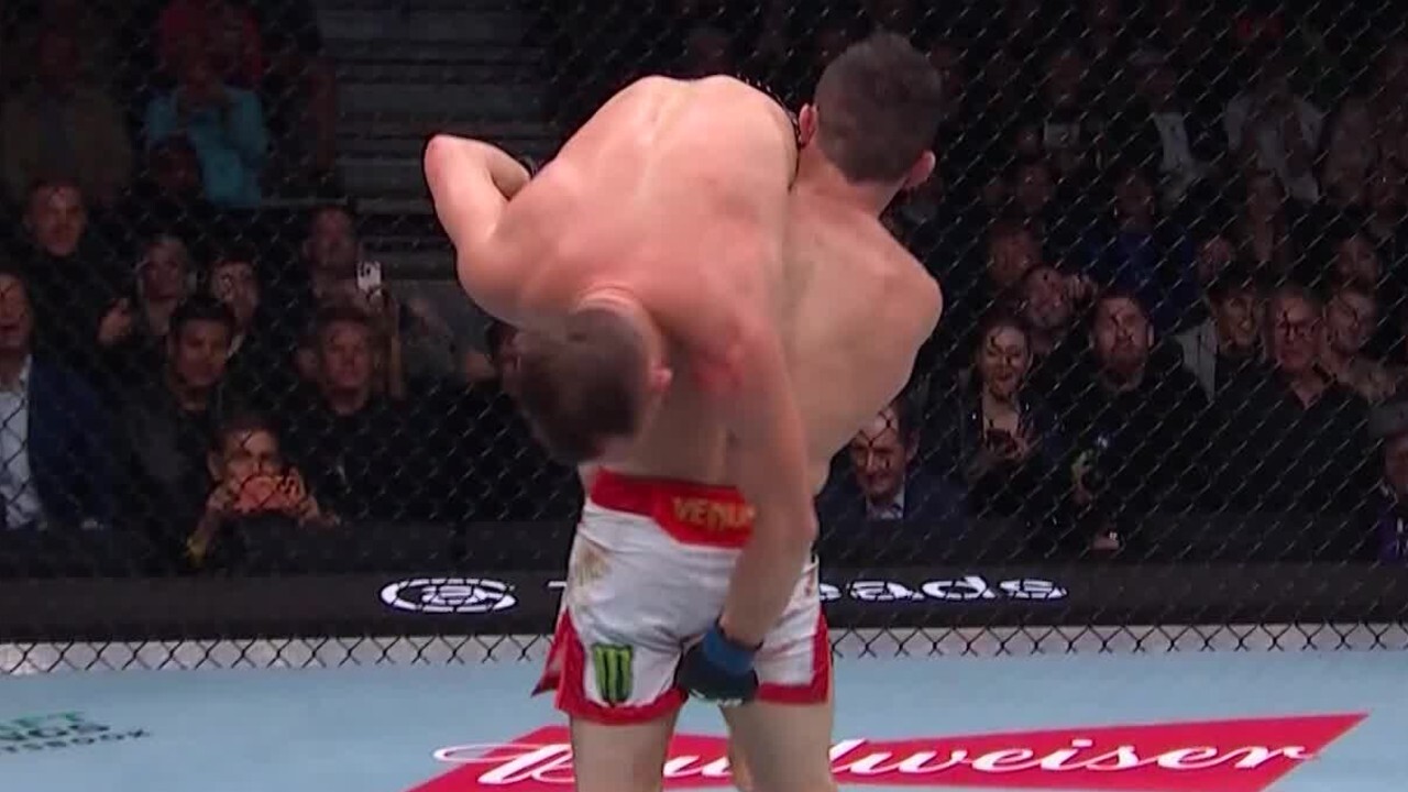 Yan, Dvalishvili exchange slam takedowns in third round of title fight