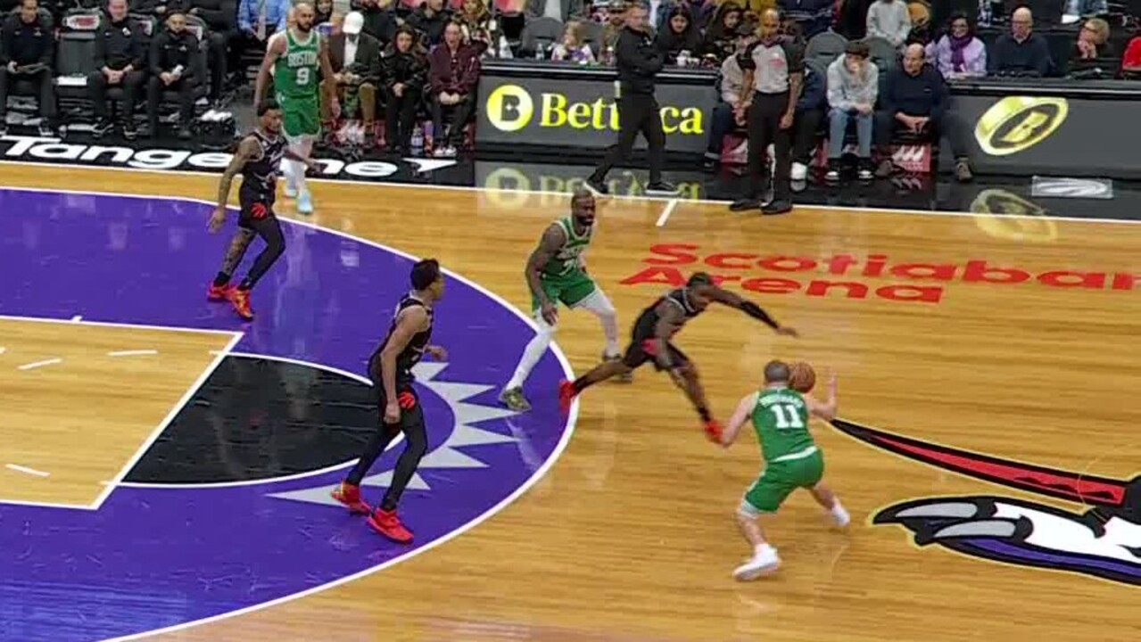 Raptors swarm on loose ball before Shead caps off 20-8 run