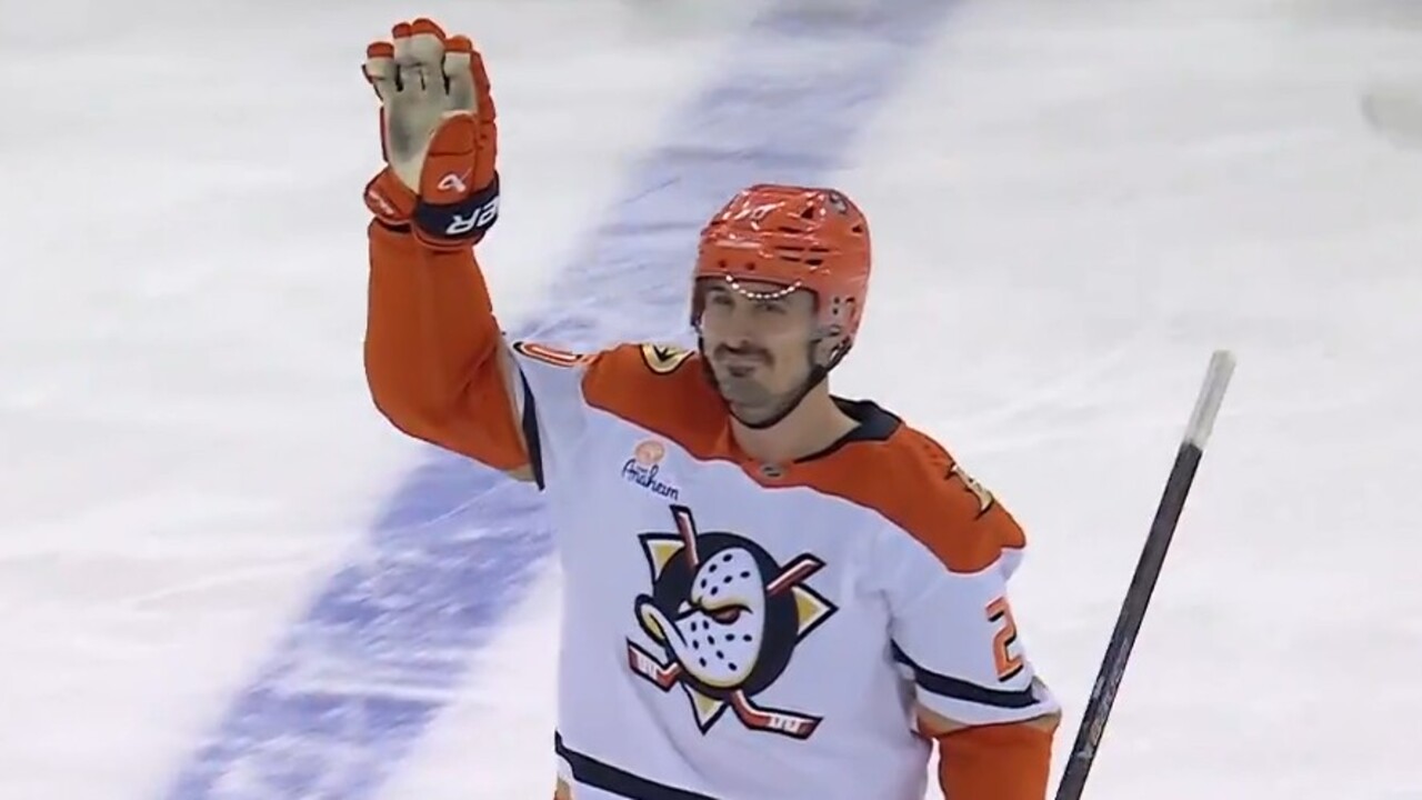 Kreider receives extended standing ovation in first game back to New York