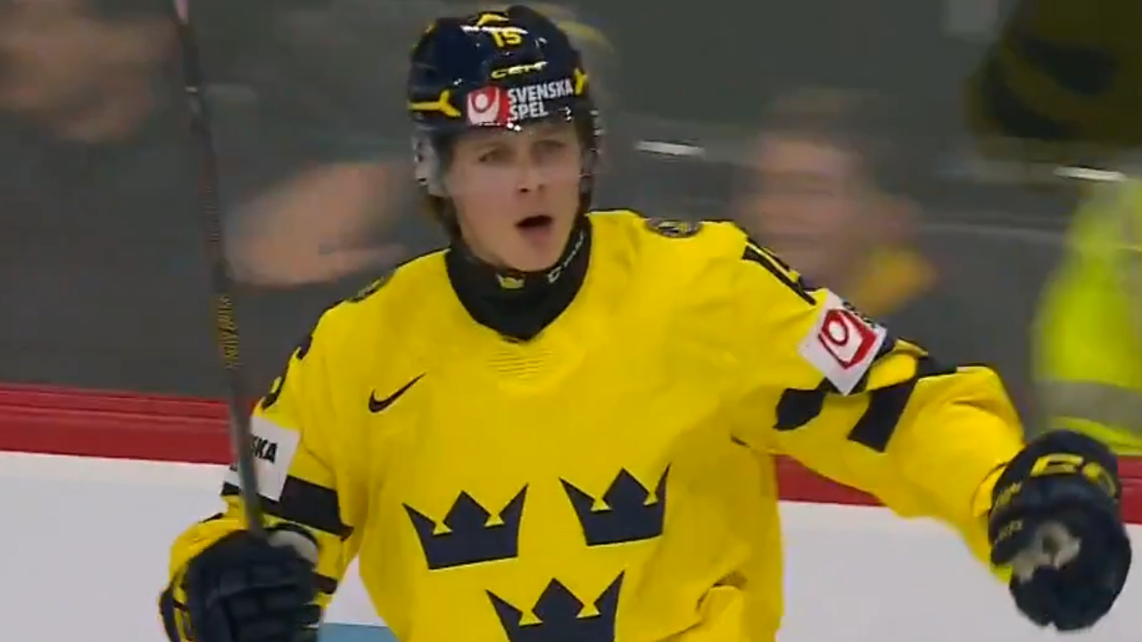 Sweden’s Ivar Stenberg breaks through for late icebreaker vs. Slovakia