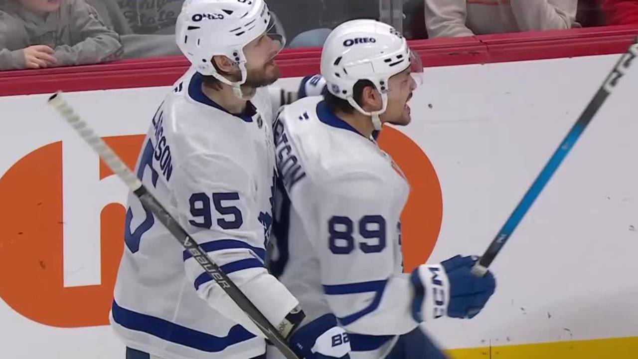 Maple Leafs’ Robertson blasts one-timer past Red Wings’ Talbot