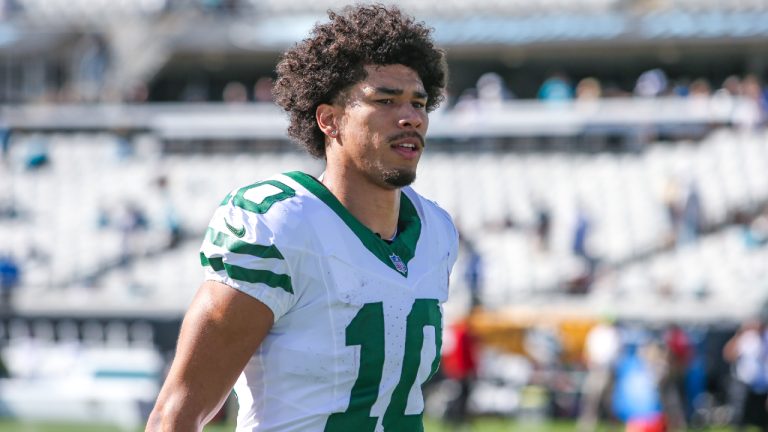 New York Jets wide receiver Allen Lazard (10) leaves the field after warm-ups before an NFL football game against the Jacksonville Jaguars, Sunday, Dec. 14, 2025, in Jacksonville, Fla. (Gary McCullough/AP)