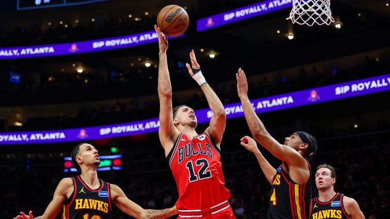 Chicago Bulls forward Zach Collins shoots over Atlanta Hawks forward Asa Newell, right, during the first half of an NBA game, Sunday, Dec. 21, 2025, in Atlanta. (AP/Colin Hubbard)