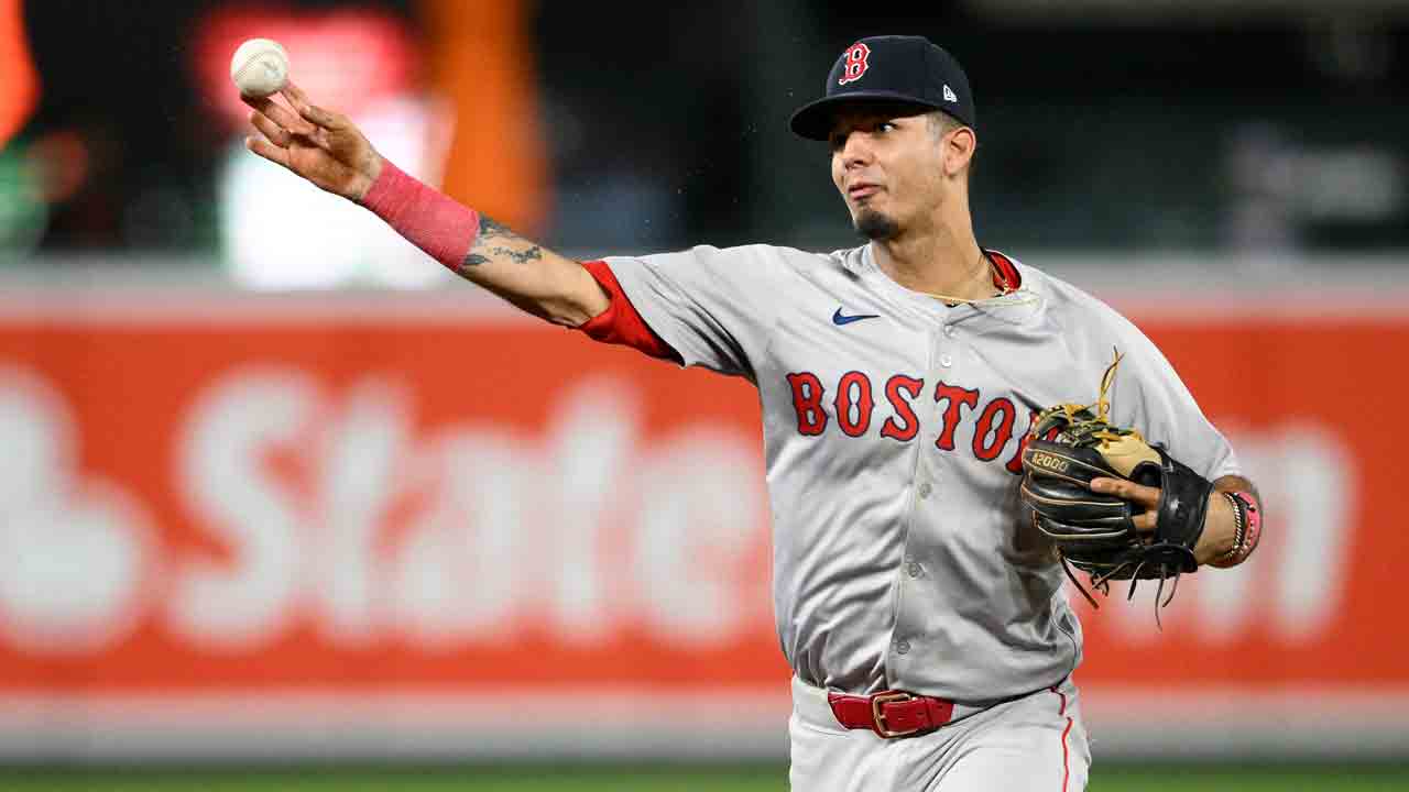 Angels acquire infielder Vaughn Grissom from Red Sox