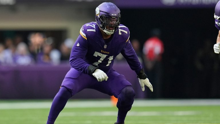 Minnesota Vikings offensive tackle Christian Darrisaw in action during the second half of an NFL game against the Chicago Bears, Sunday, Nov. 16, 2025, in Minneapolis. (AP/Abbie Parr)