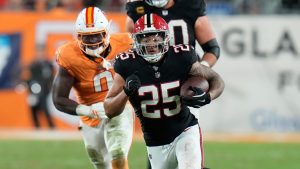 Atlanta Falcons running back Tyler Allgeier (25) runs against the Tampa Bay Buccaneers during the second half of an NFL football game, Thursday, Dec. 11, 2025, in Tampa, Fla. (AP Photo/Chris O'Meara)