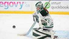 Frankel leads undefeated Fleet to victory over Sirens