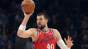 Los Angeles Clippers center Ivica Zubac looks to pass the ball against the Phoenix Suns during the first half of an NBA basketball game Thursday, Nov. 6, 2025, in Phoenix. (AP Photo/Ross D. Franklin)