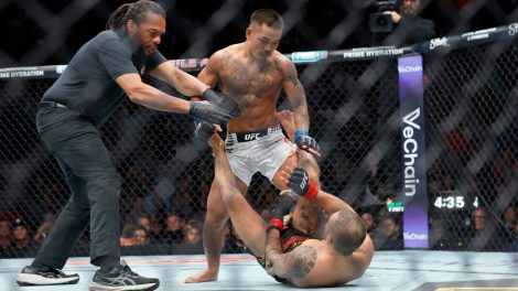 The-referee-moves-in-to-protect-UFC-flyweight-champion-Alexandre-Pantoja,-bottom,-after-he-is-injured-during-his-title-defense-against-Joshua-Van-during-UFC-323-Saturday,-Dec.-6,-2025,-in-Las-Vegas.