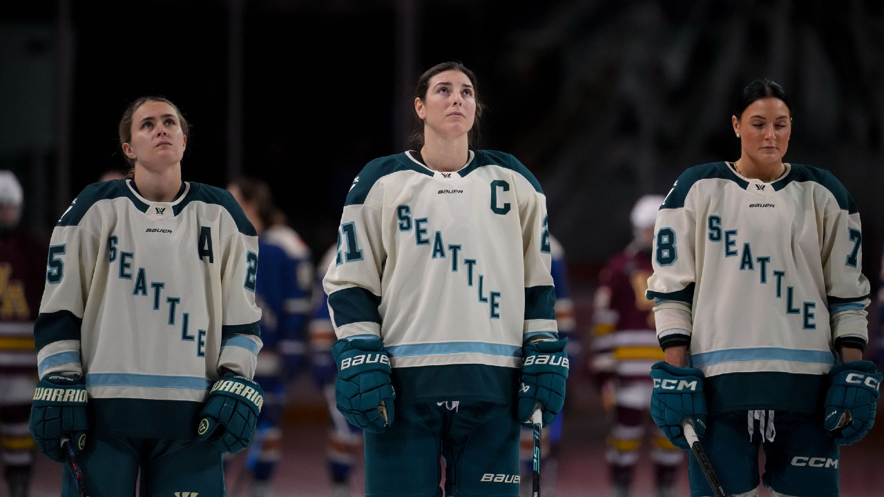 Carpenter, Knight score late goals as Torrent beat Sirens for first-ever win