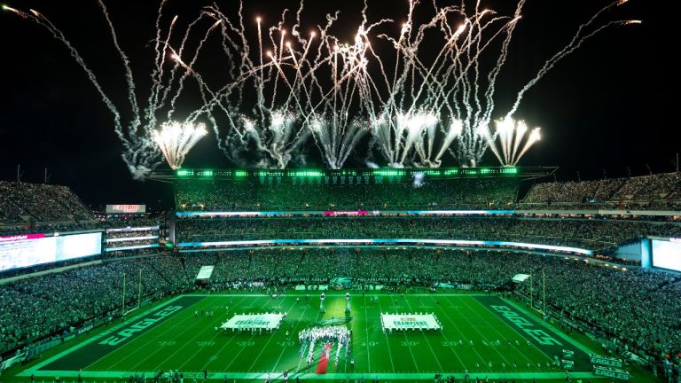 Philadelphia Eagles honour their Super Bowl win prior to an NFL football game against the Dallas Cowboys, Thursday, Sep. 4, 2025, in Philadelphia. (Chris Szagola/AP)