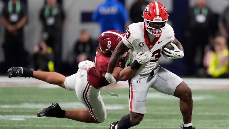 Georgia running back Chauncey Bowens (33) runs against Alabama linebacker Justin Hill (8) during the first half of a Southeastern Conference championship NCAA college football game, Saturday, Dec. 6, 2025, in Atlanta. (Mike Stewart/AP)