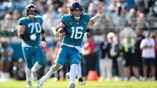 Jaguars overwhelm Jets from start to reach 10 wins