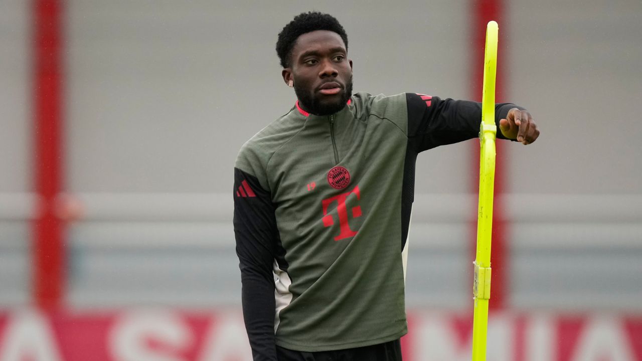 Davies back on Bayern’s bench after nine months following knee injury