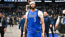 Anthony Davis won’t require surgery, to be re-evaluated in six weeks