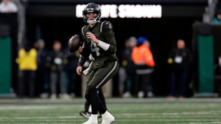 New York Jets quarterback Brady Cook (4) passes during an NFL football game against the Miami Dolphins, Sunday, Dec. 7, 2025, in East Rutherford, N.J. (Adam Hunger/AP)