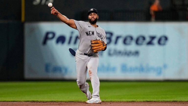 New York Yankees third baseman Amed Rosario throws to first base for an out during a game against the Baltimore Orioles, Friday, Sept. 19, 2025, in Baltimore. (AP Photo/Stephanie Scarbrough)