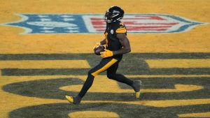 Pittsburgh Steelers wide receiver DK Metcalf scores a touchdown after catching a pass in the second half of a game against the Miami Dolphins in Pittsburgh, Monday, Dec. 15, 2025. (AP Photo/Gene J. Puskar)