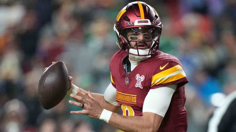 Commanders QB Marcus Mariota leaves vs. Eagles with injured right hand -  Sportsnet.ca