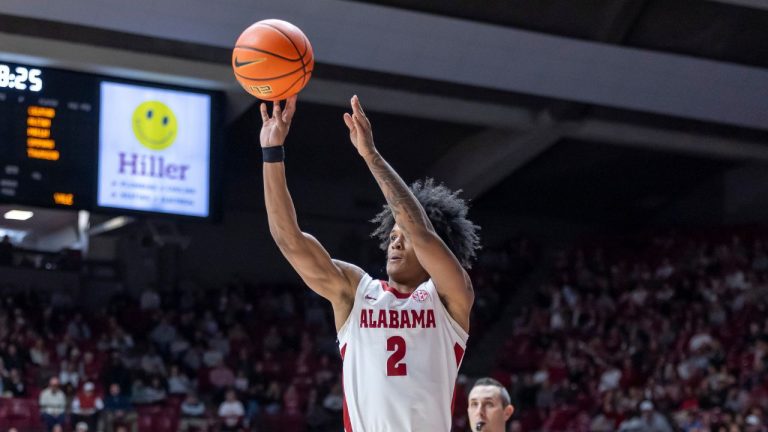 Alabama guard Aden Holloway (2) shoots against Yale during the first half of an NCAA college basketball game Monday, Dec. 29, 2025, in Tuscaloosa, Ala. (Vasha Hunt/AP Photo)