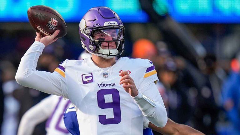 Minnesota Vikings quarterback J.J. McCarthy (9) passes against the New York Giants during the first quarter of an NFL football game. (Seth Wenig/AP)