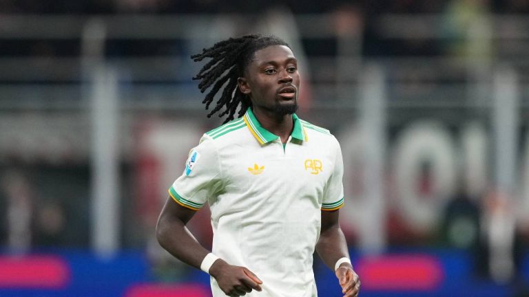 Roma's Manu Kone runs during the Serie A soccer match between AC Milan and Roma in Milan, Italy, Sunday, Nov. 2, 2025. (Antonio Calanni/AP)