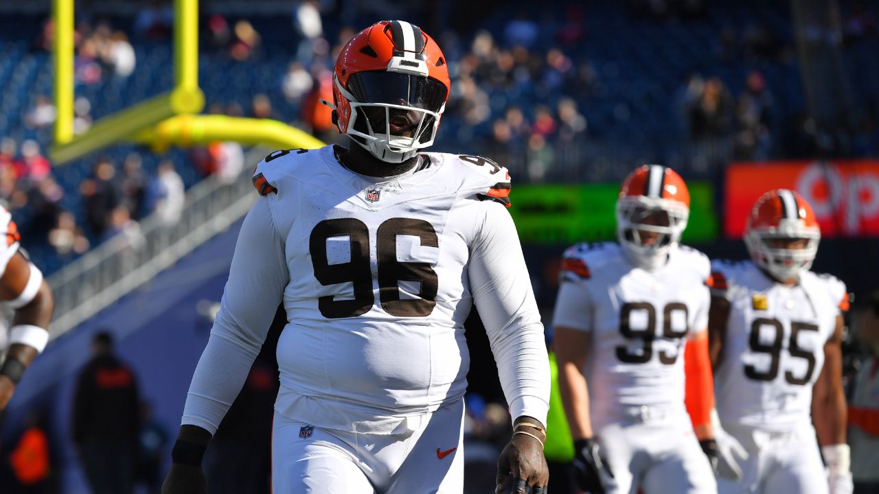 Browns defensive lineman Maliek Collins out for season with quad injury