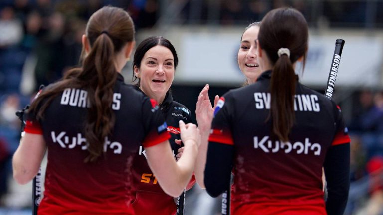 Canada’s Team Kerri Einarson (Back Left) celebrates with teammates Karlee Burgess (Front Left) Val Sweeting (Front Right) and Shannon Birchard (Back Right) (Left) after defeating Sweden’s Team Isabella Wrana in the quarterfinals at the Crown Royal Players’ Championship on Jan. 10, 2025, in Steinbach, Man. (Anil Mungal/TCG)
