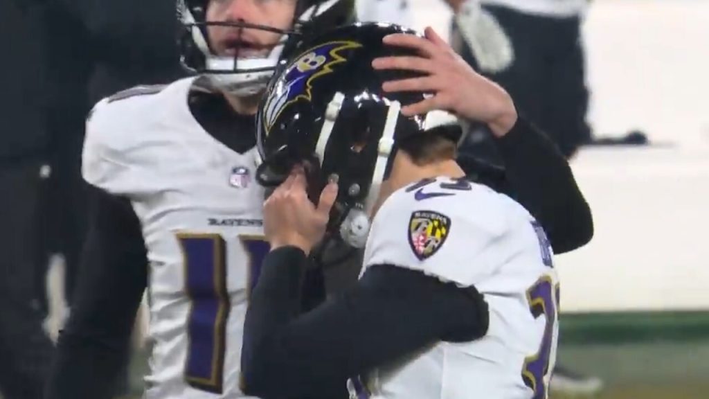 Ravens' Loop misses game-winning FG attempt to give Steelers AFC North title