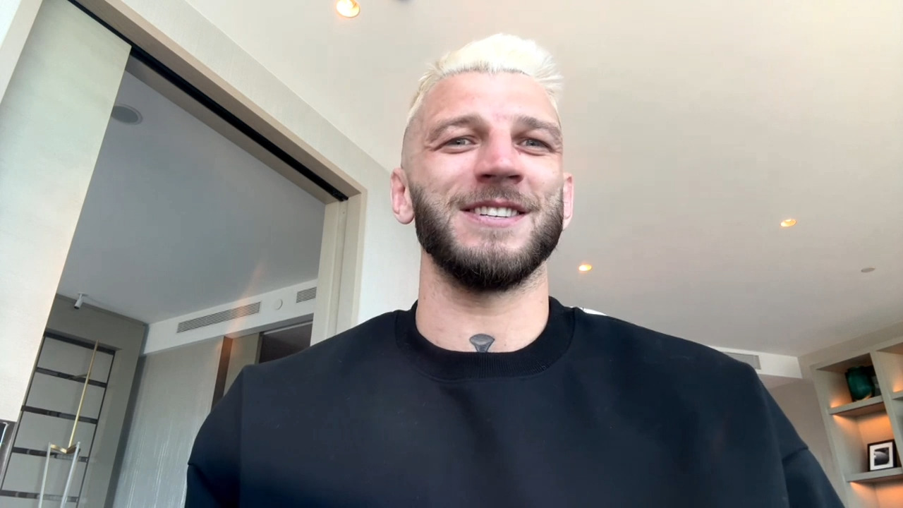 Hooker can’t find one bad thing to say about UFC 325 opponent Saint-Denis