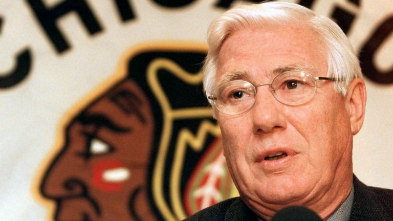 Former Chicago Blackhawks GM Bob Pulford, seen here in 1999, has died. He was 89. (Fred Jewell/AP)