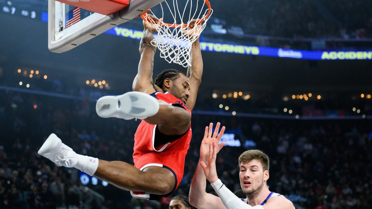 Kawhi Leonard scores 45 points, leads Clippers to sixth straight win