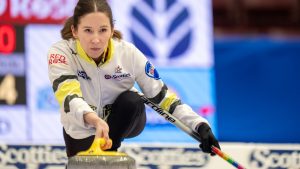 Team Manitoba's Kaitlyn Lawes calls a sweep during Scotties Tournament of Hearts 1 vs 2 game curling action in Mississauga, Ont. on Saturday, Jan. 31, 2026. THE CANADIAN PRESS/Frank Gunn