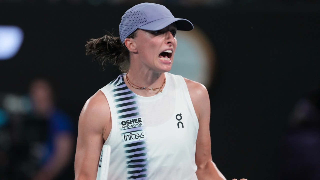 Iga Swiatek overcomes rust to advance past Yuan Yue at Australian Open