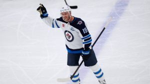 Winnipeg Jets centre Jonathan Toews waves to the crowd during the first period of an NHL hockey game against the Chicago Blackhawks in Chicago, Monday, Jan. 19, 2026. (Nam Y. Huh/AP)