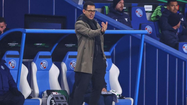 Former Strasbourg manager Liam Rosenior, gestures from the touchline during the Europa Conference League opening phase soccer match against Crystal Palace in Strasbourg, France, Thursday, Nov. 27, 2025. (AP Photo/Antonin Utz)