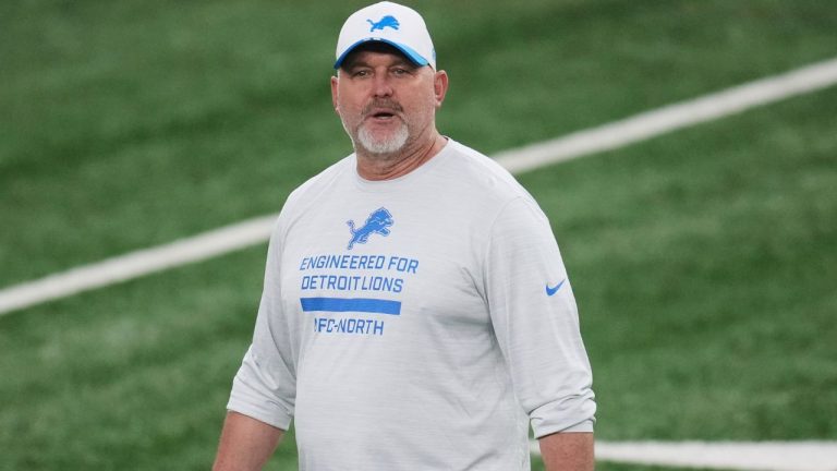 Detroit Lions offensive coordinator John Morton watches during a practice in Allen Park, Mich., Thursday, June 5, 2025. (AP Photo/Paul Sancya)