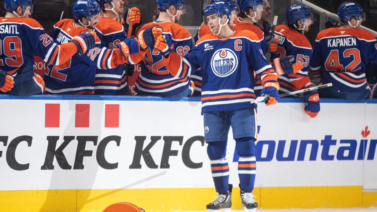 Red-hot McDavid pots hat trick as Oilers crush Predators
