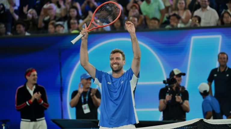 Australia's Jordan Smith holds his trophy after defeating Joanna Garland of Taiwan to win the 1 Point Slam event ahead of the Australian Open in Melbourne, Australia, Wednesday, Jan. 14, 2026. (James Ross/AAP Image via AP)