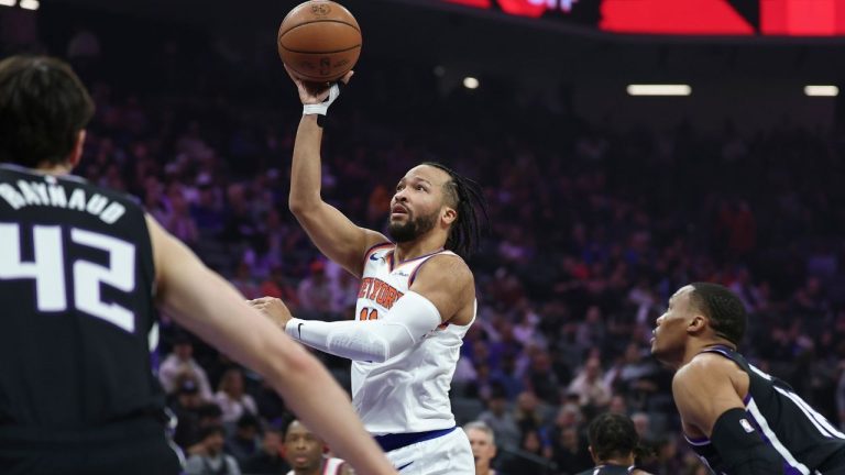 New York Knicks guard Jalen Brunson, centre, takes a shot in the paint during the first half of an NBA game against the Sacramento Kings Wednesday, Jan. 14, 2026, in Sacramento, Calif. (AP Photo/Sara Nevis)