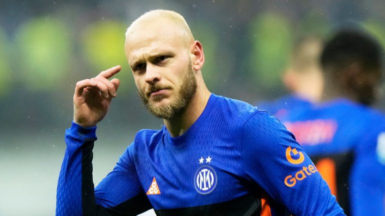 Inter Milan's Federico Dimarco celebrates after scoring his side's fourth goal during a Serie A match between Inter Milan and Pisa, in Milan, Italy, Friday, Jan. 23, 2026. (AP Photo/Luca Bruno)