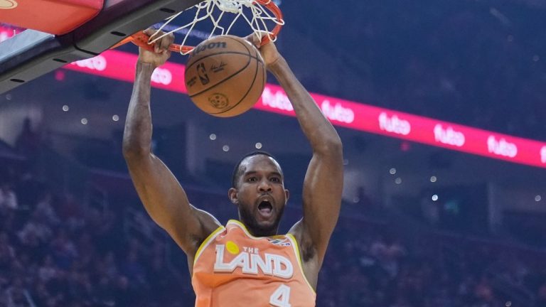 Cleveland Cavaliers centre Evan Mobley dunks in the first half of an NBA game against the Orlando Magic in Cleveland, Monday, Jan. 26, 2026. (AP Photo/Sue Ogrocki)