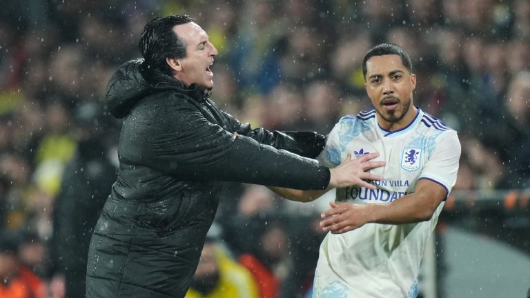 Aston Villa's head coach Unai Emery, left, argues with his player Youri Tielemans during a Europa League opening phase soccer match between Fenerbahce and Aston Villa, in Istanbul, Turkey, Thursday, Jan. 22, 2026. (AP Photo/Francisco Seco)